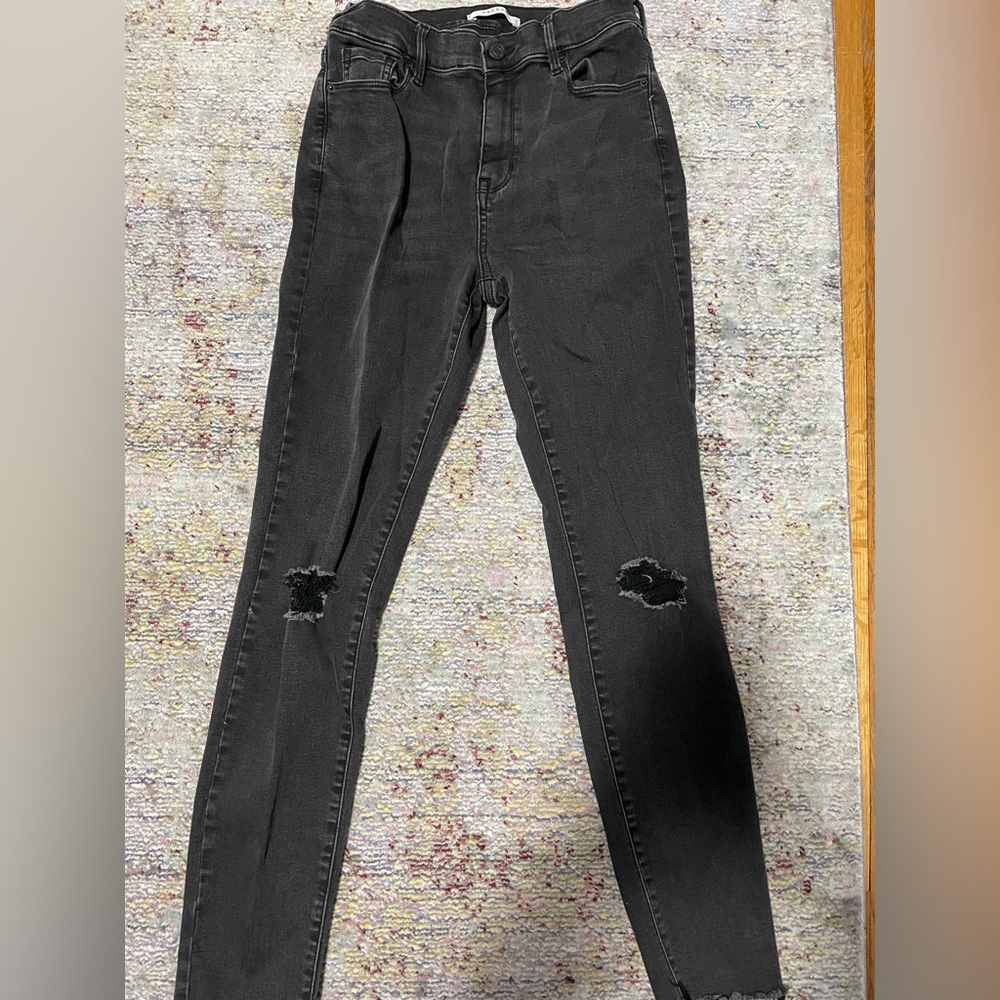 Black skinny leggings from pacsun. Super cute and comfortable!